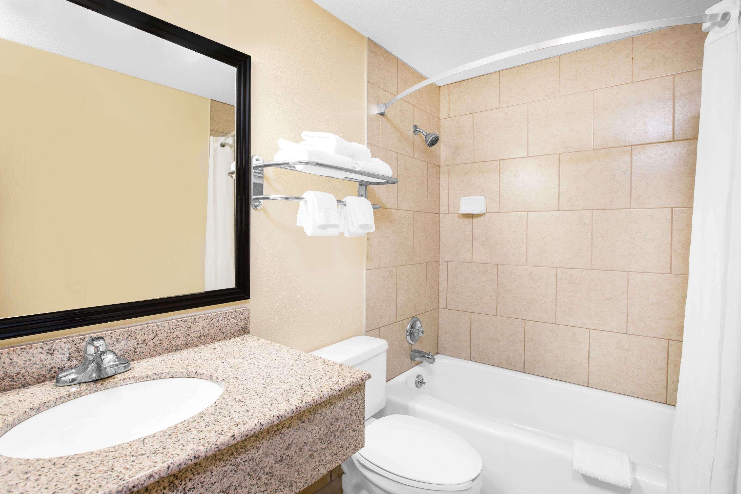 Super 8 By Wyndham Clive Ia Motel Ngoại thất bức ảnh