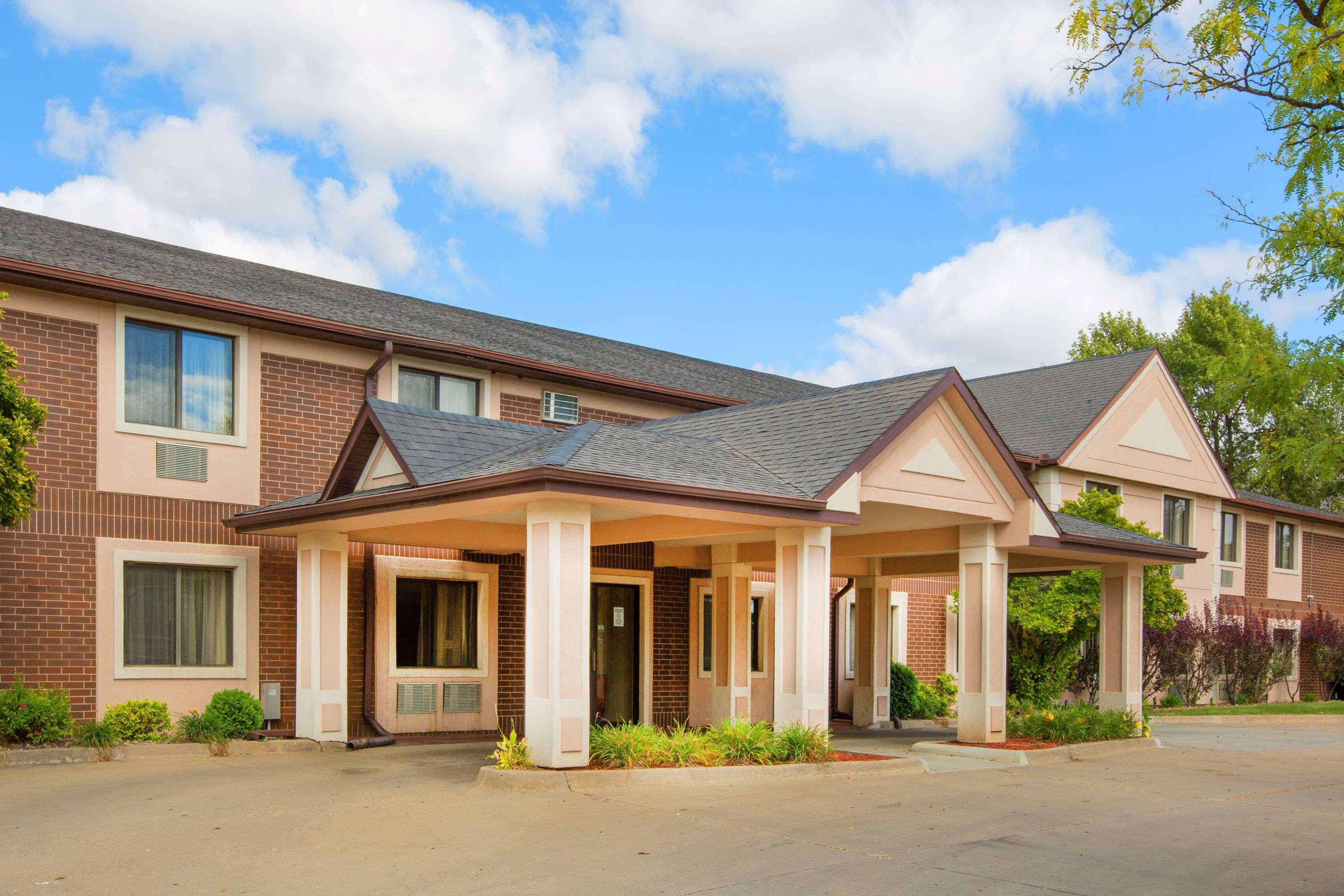 Super 8 By Wyndham Clive Ia Motel Ngoại thất bức ảnh