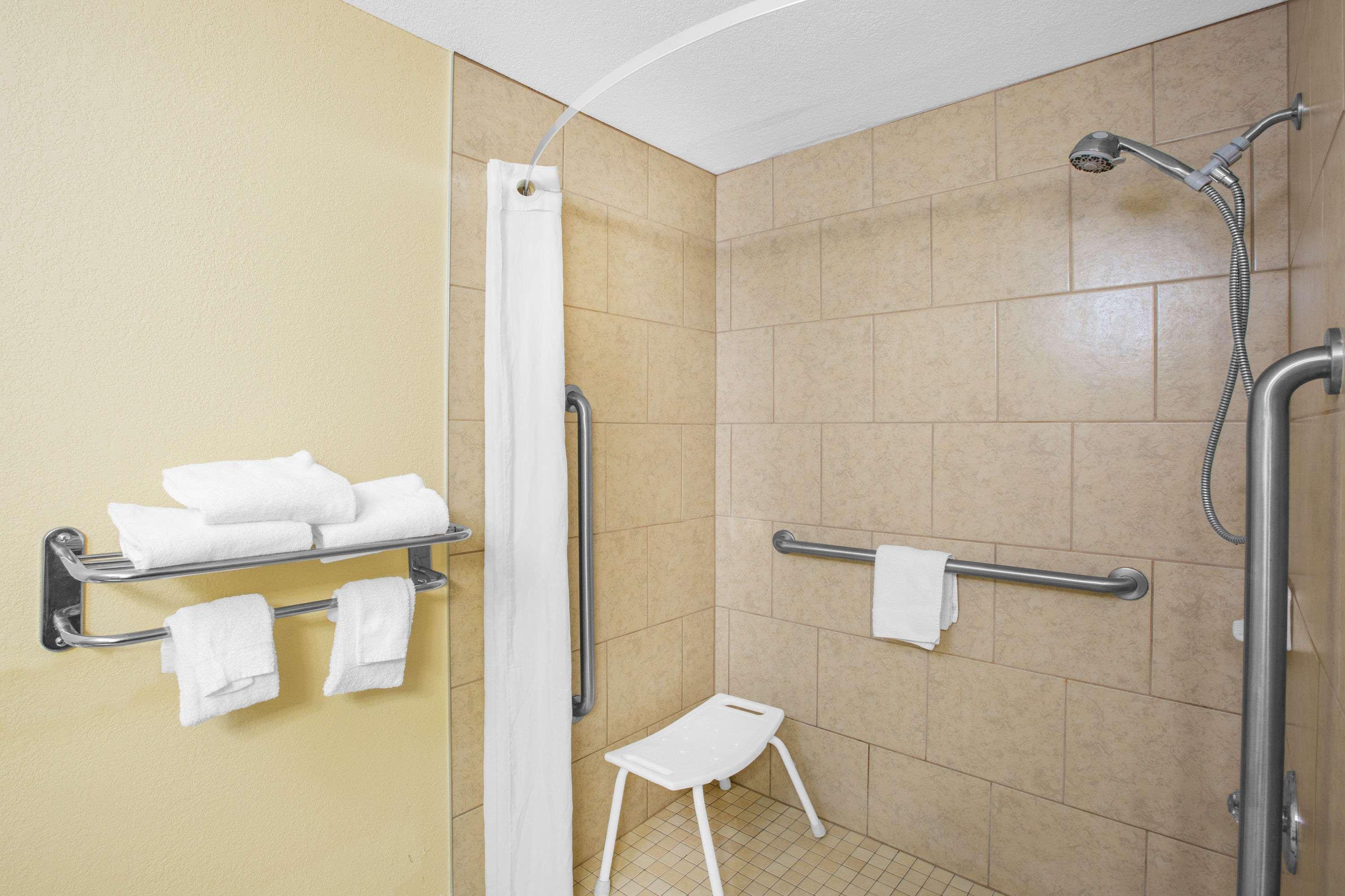 Super 8 By Wyndham Clive Ia Motel Phòng bức ảnh